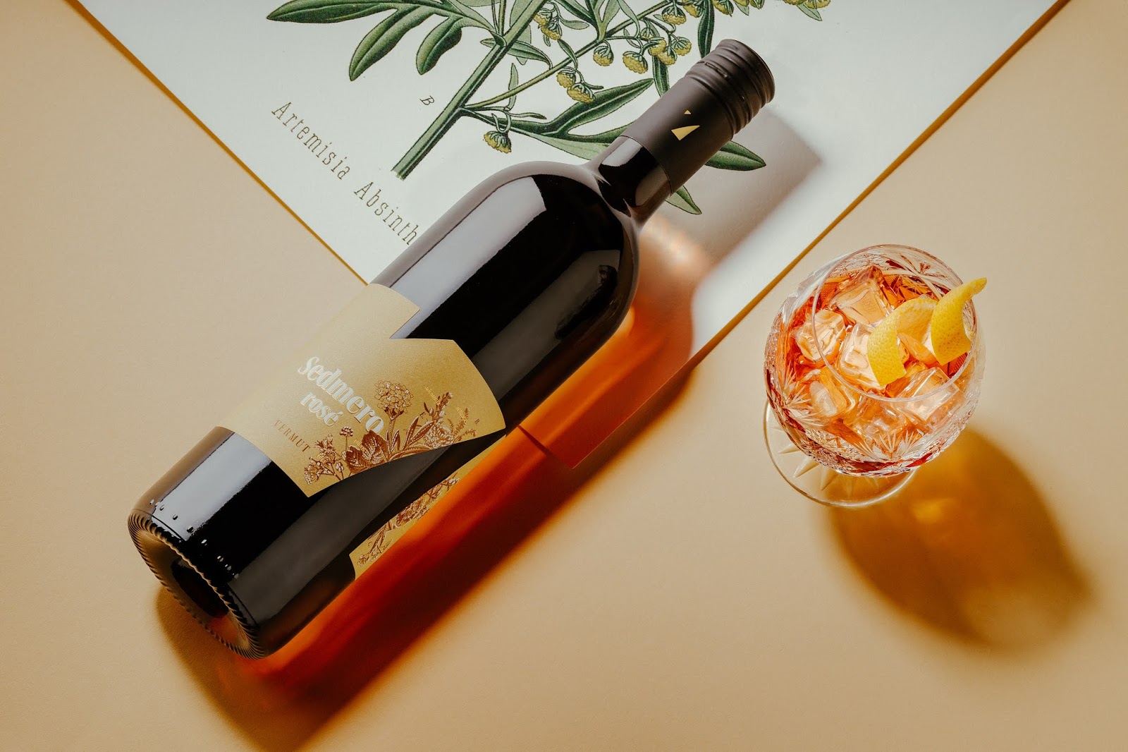 紅酒酒標(biāo)設(shè)計(jì)瓶型設(shè)計(jì)(圖1) 紅酒酒標(biāo)設(shè)計(jì)瓶型設(shè)計(jì)(圖1)