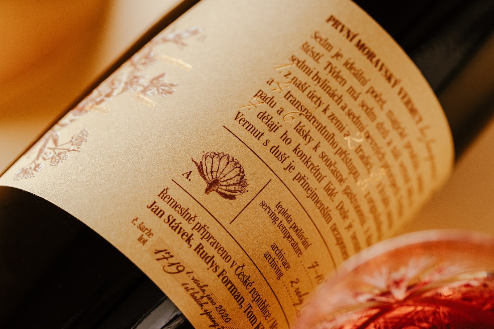 紅酒酒標(biāo)設(shè)計(jì)瓶型設(shè)計(jì)(圖6) 紅酒酒標(biāo)設(shè)計(jì)瓶型設(shè)計(jì)(圖6)