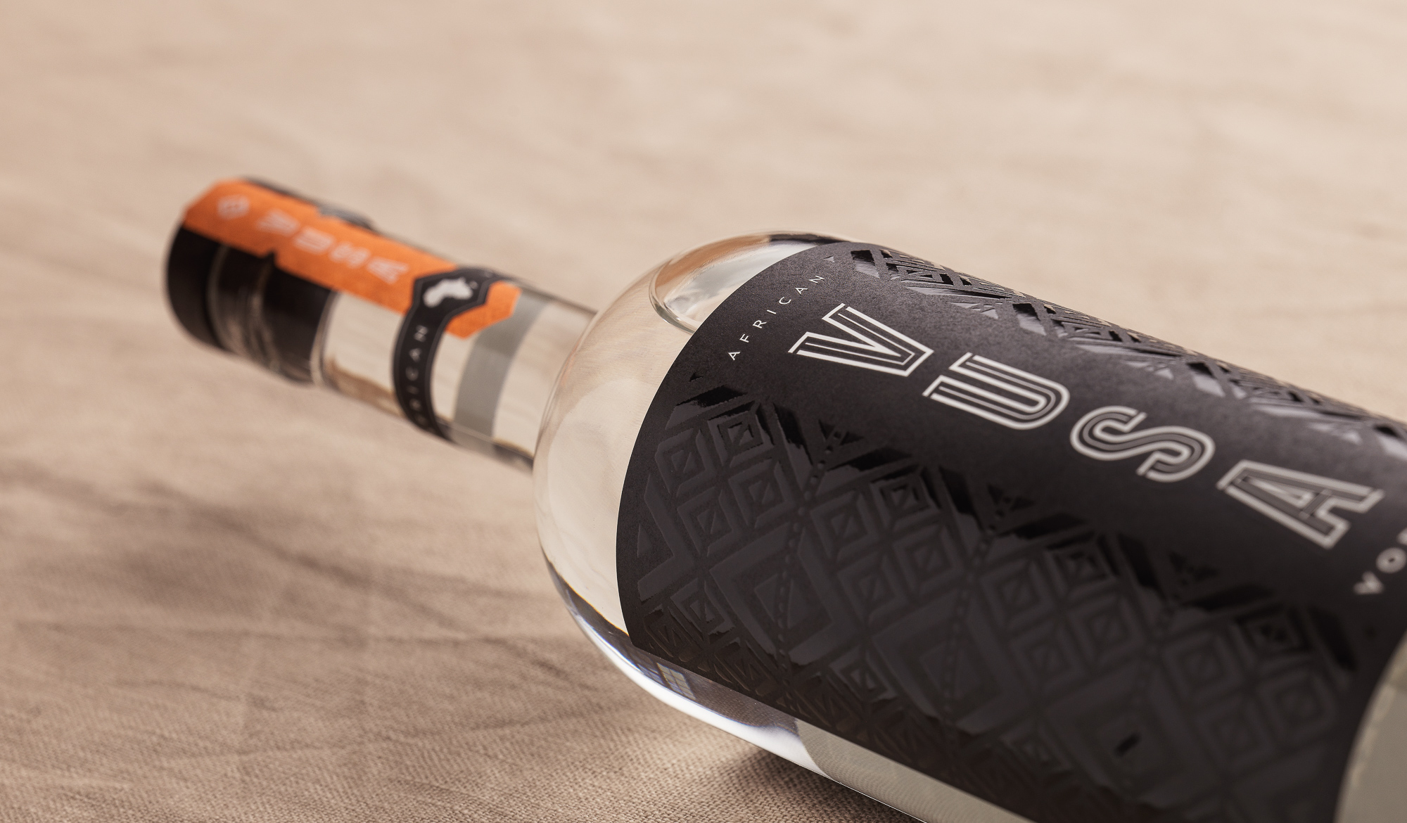 光瓶子伏特加酒包裝設(shè)計(圖2) 光瓶子伏特加酒包裝設(shè)計(圖2)