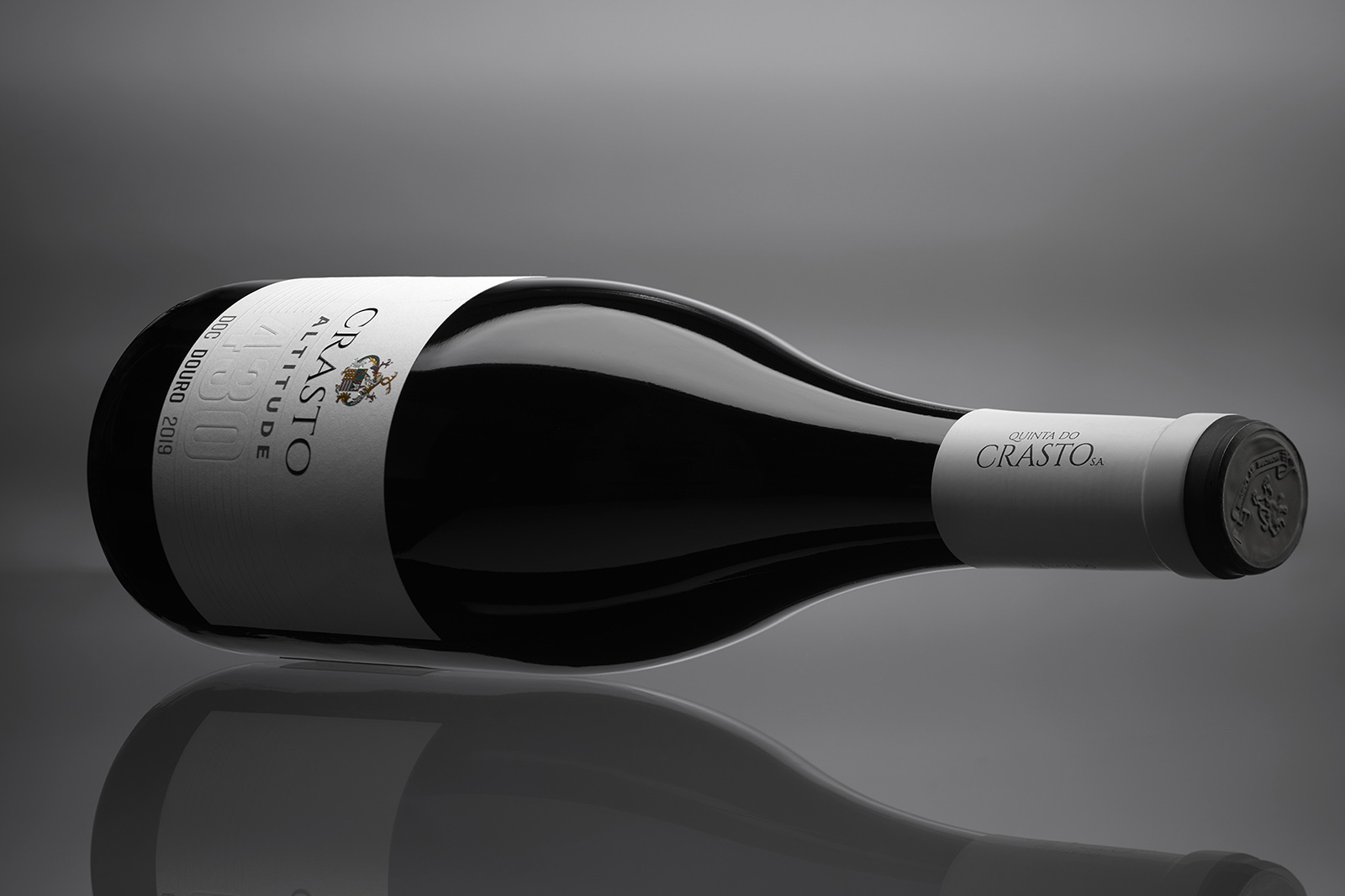 葡萄酒包裝這樣設(shè)計(jì)簡(jiǎn)約干凈又優(yōu)雅(圖3) 葡萄酒包裝這樣設(shè)計(jì)簡(jiǎn)約干凈又優(yōu)雅(圖3)