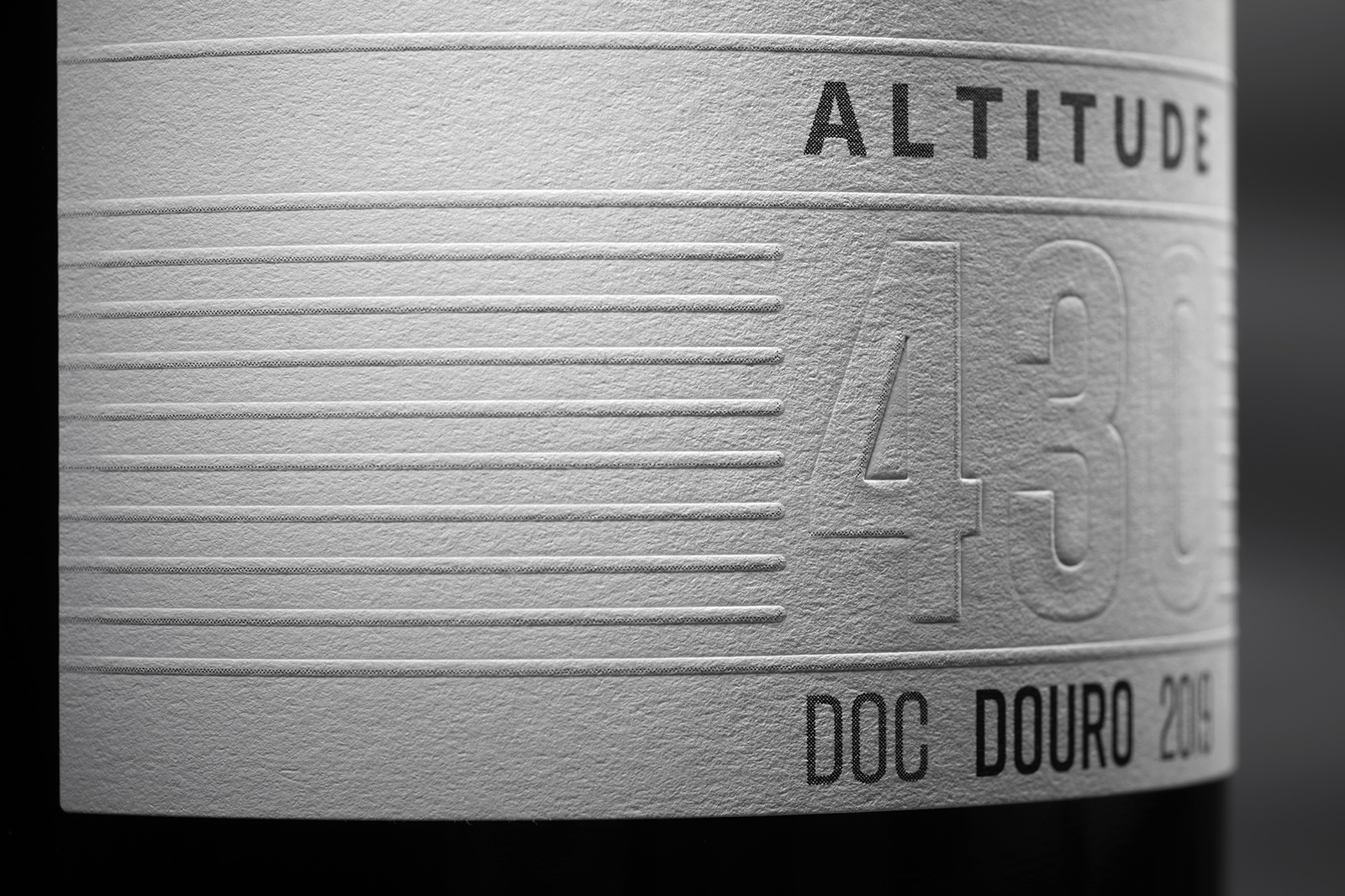 葡萄酒包裝這樣設(shè)計(jì)簡(jiǎn)約干凈又優(yōu)雅(圖7) 葡萄酒包裝這樣設(shè)計(jì)簡(jiǎn)約干凈又優(yōu)雅(圖7)