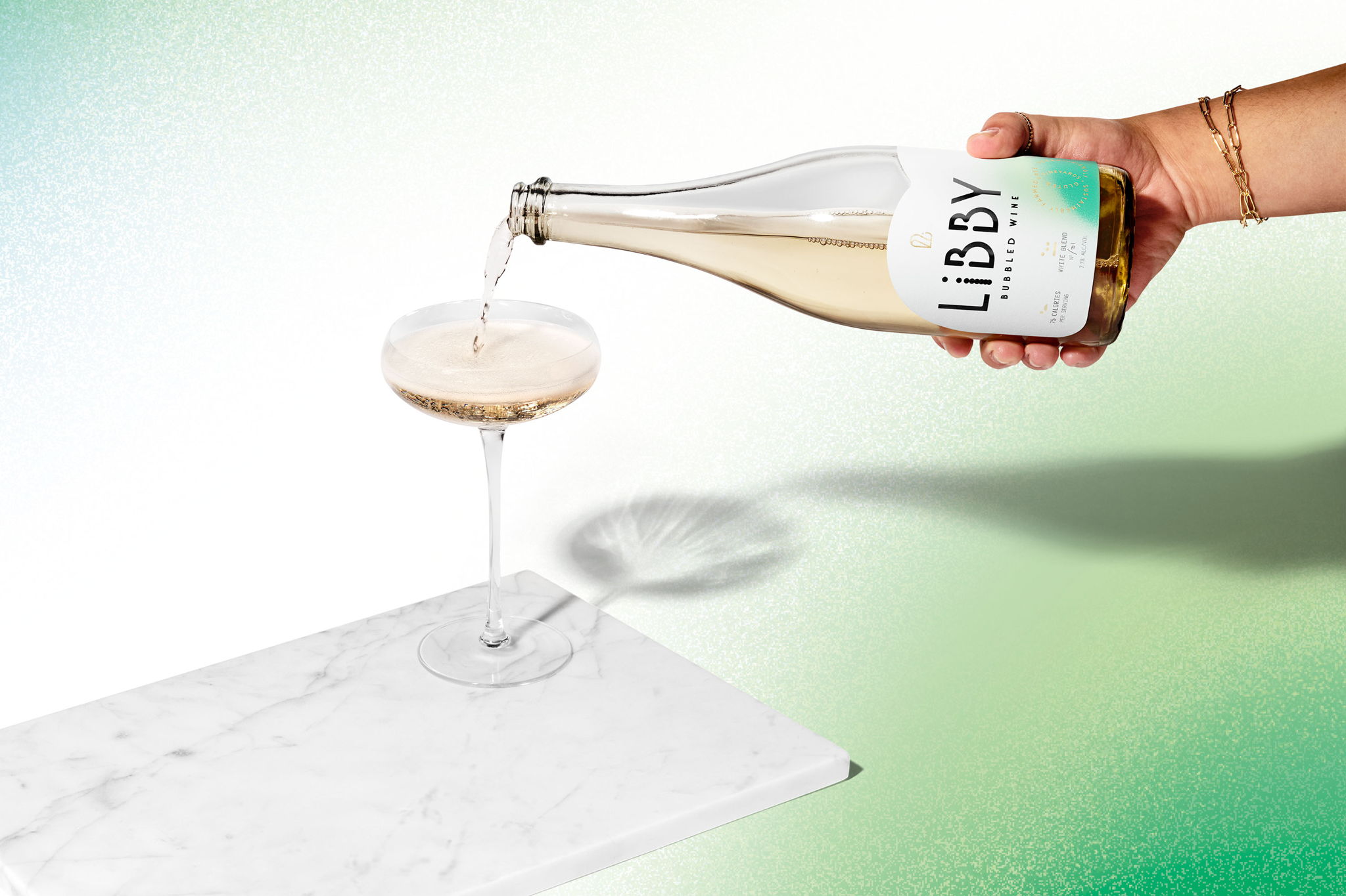 起泡葡萄酒包裝這樣設(shè)計(jì)有趣并充滿活力(圖3) 起泡葡萄酒包裝這樣設(shè)計(jì)有趣并充滿活力(圖3)