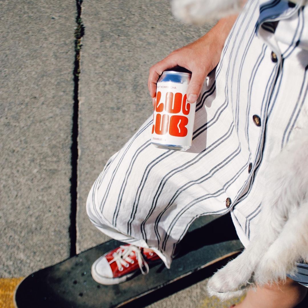 擁有足夠視覺感的Slug Club康普茶飲料包裝這樣設(shè)計(圖5) 擁有足夠視覺感的Slug Club康普茶飲料包裝這樣設(shè)計(圖5)