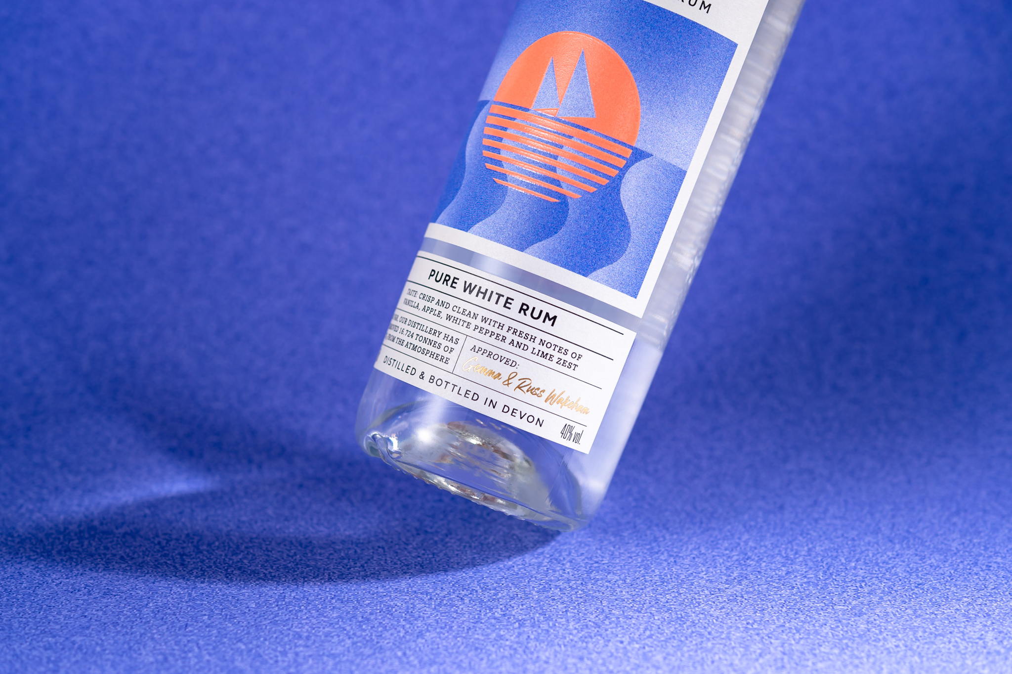 ?Two Drifters朗姆酒創(chuàng)意包裝設計參考(圖3)