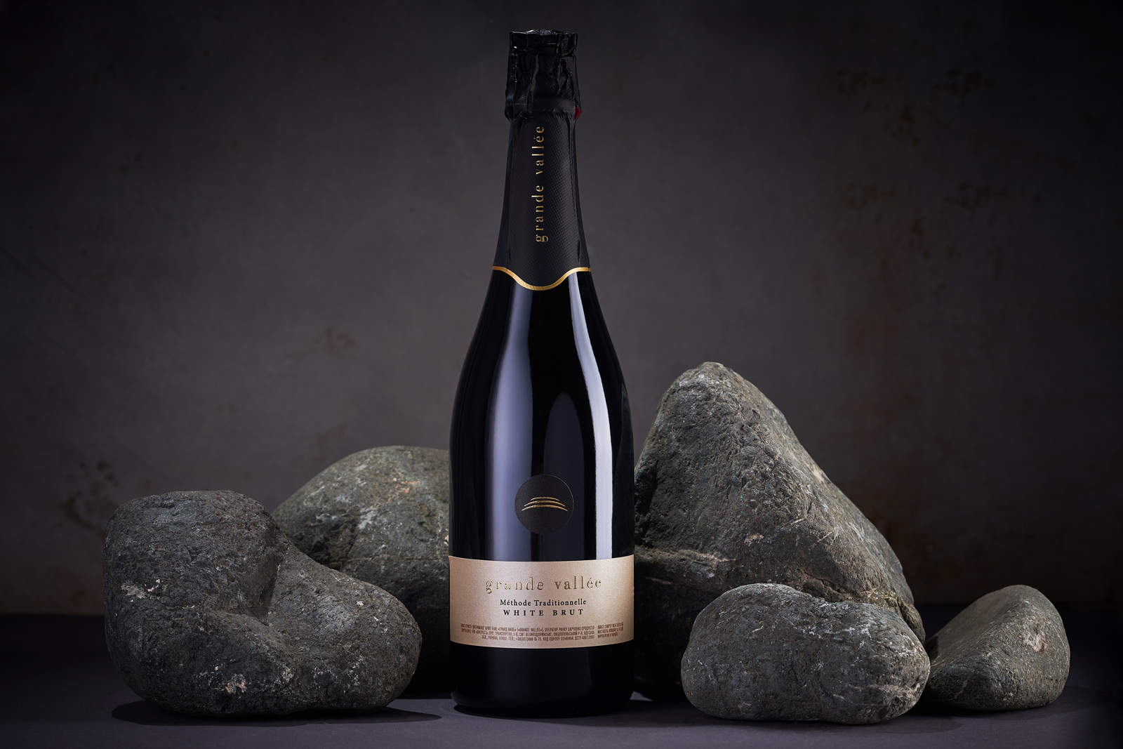 極簡(jiǎn)主義的起泡酒包裝設(shè)計(jì)這樣做(圖1) 極簡(jiǎn)主義的起泡酒包裝設(shè)計(jì)這樣做(圖1)