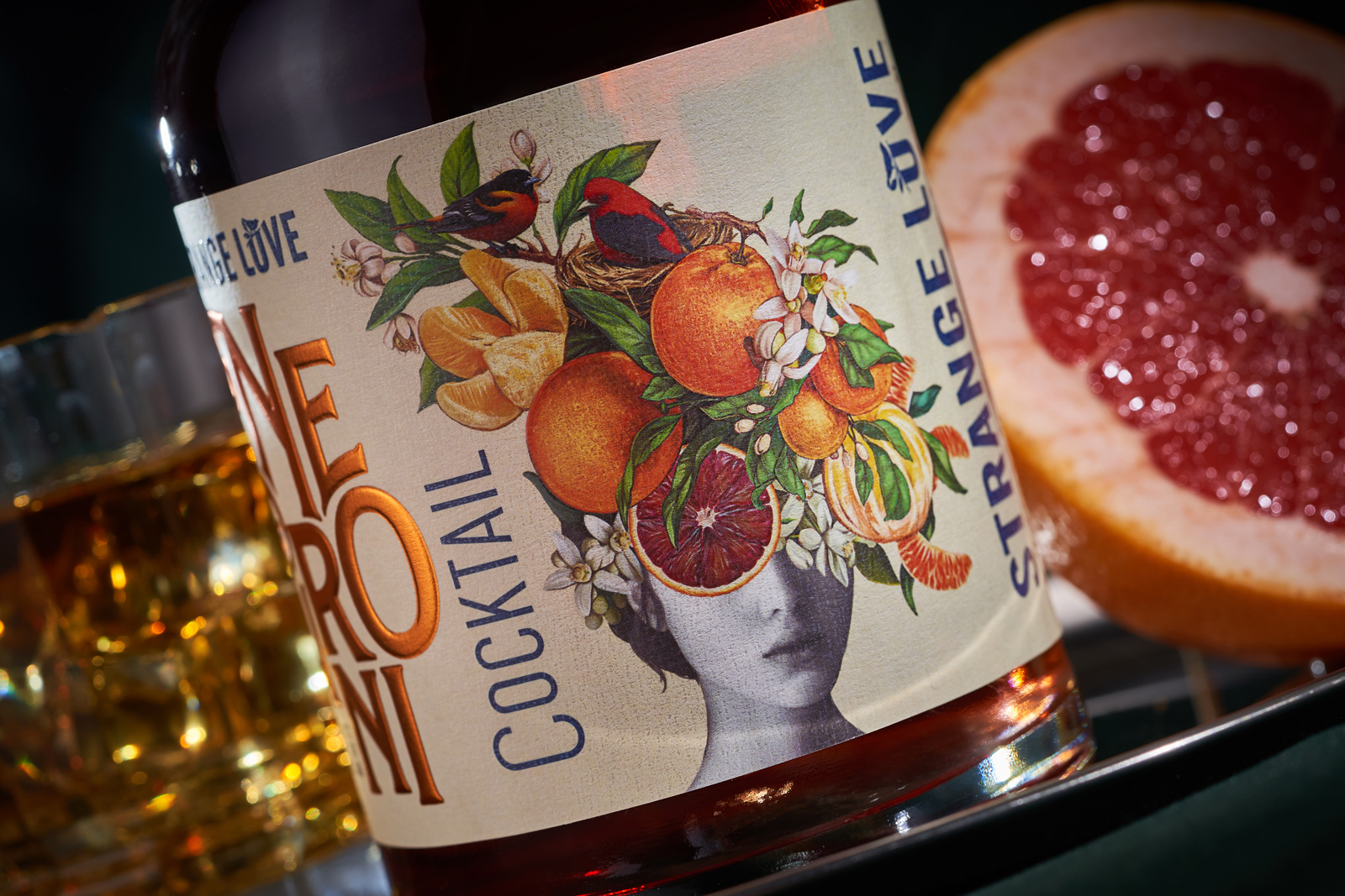 Strange Luve Negroni 雞尾酒視覺包裝設(shè)計(圖1) Strange Luve Negroni 雞尾酒視覺包裝設(shè)計(圖1)