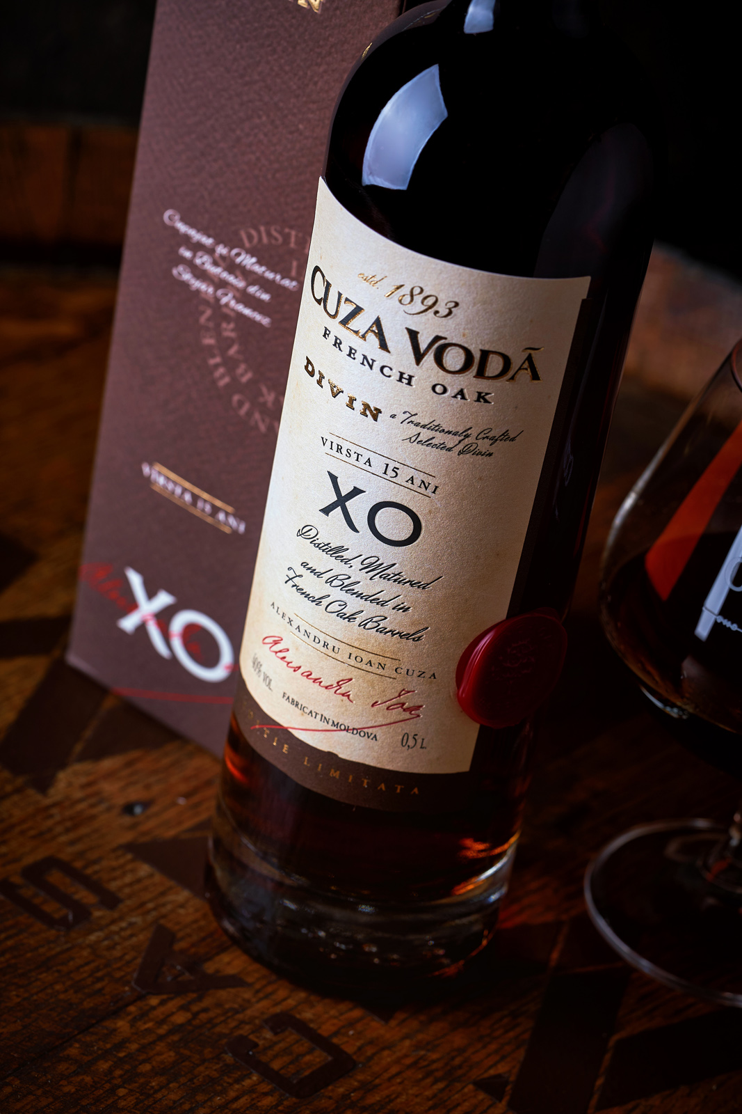 復(fù)古風(fēng)格的白蘭地酒包裝這樣設(shè)計(jì)(圖4) 復(fù)古風(fēng)格的白蘭地酒包裝這樣設(shè)計(jì)(圖4)