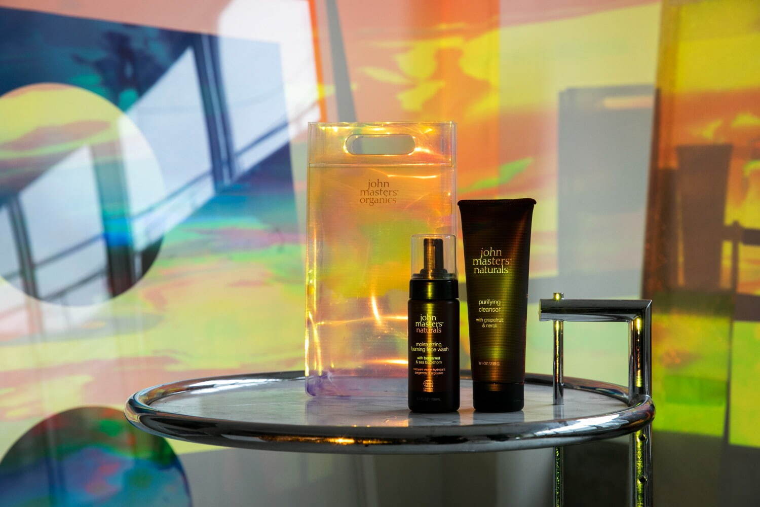 “限量護(hù)膚套裝”搭配 Yoshirotton 合作包(圖1) “限量護(hù)膚套裝”搭配 Yoshirotton 合作包(圖1)