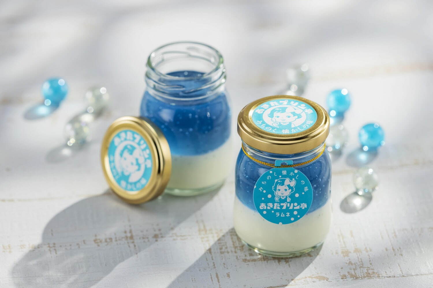 帶有閃閃發(fā)光的藍色果凍(圖1)