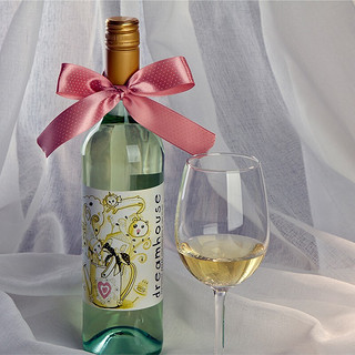 創(chuàng)意酒包裝設計亨蒂酒園夢幻屋莫斯卡托甜白低起泡酒產品包裝設計欣賞(圖3)