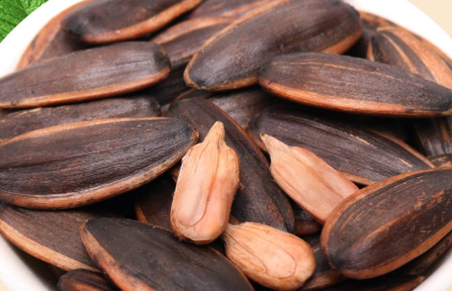 疆北大叔零食 疆北大叔品牌logo與食品包裝設(shè)計欣賞(圖2)