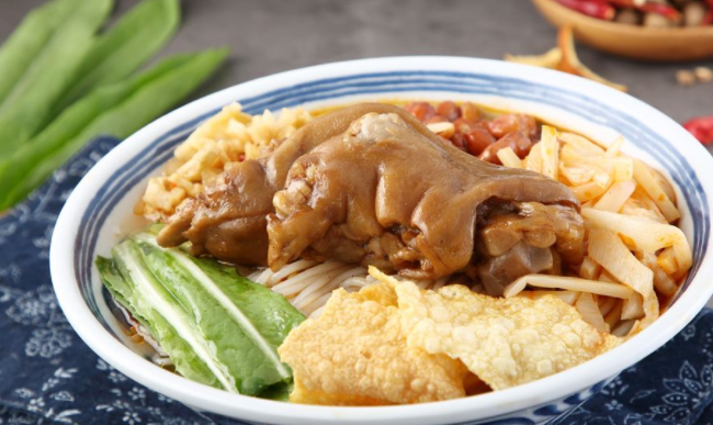 龍柒螺螄粉品牌logo與食品包裝設(shè)計(jì)欣賞(圖3)