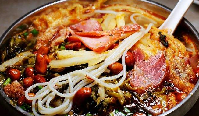 黃李記桂柳螺螄粉食品包裝設(shè)計(jì)欣賞(圖3)